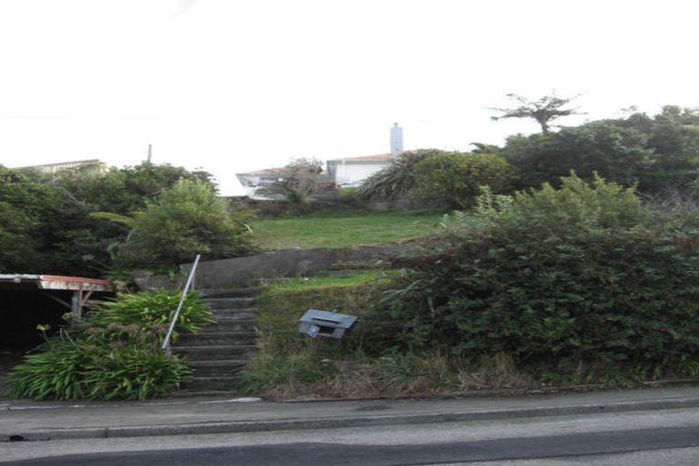 Photo of property in 72 Ruskin Road, Newlands, Wellington, 6037