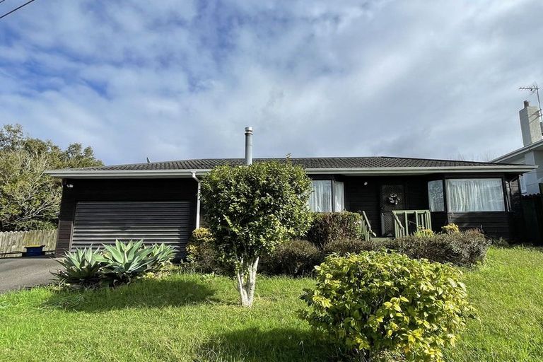 Photo of property in 2/12 Merriefield Avenue, Forrest Hill, Auckland, 0620