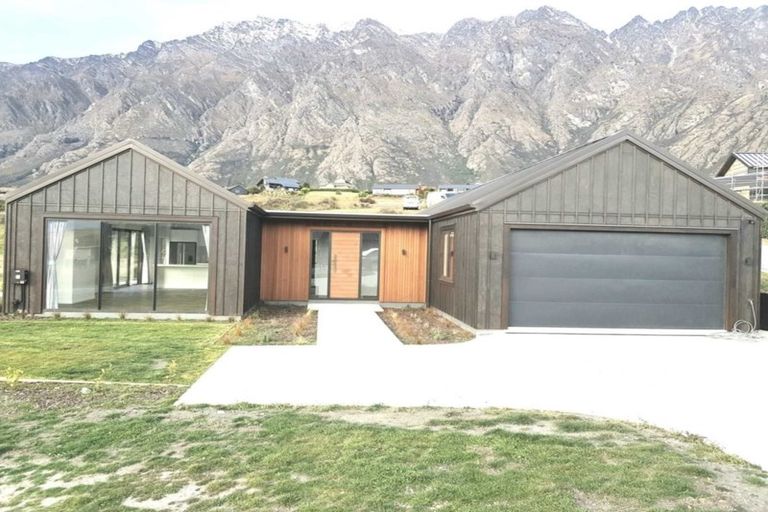 Photo of property in 16 Kinross Lane, Jacks Point, Queenstown, 9371