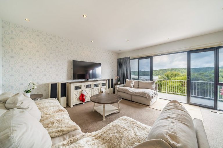 Photo of property in 8a Kiriwai Road, Paremata, Porirua, 5024