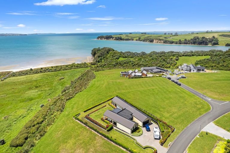 Photo of property in 1 Takahuri Place, Okura Bush, Silverdale, 0794