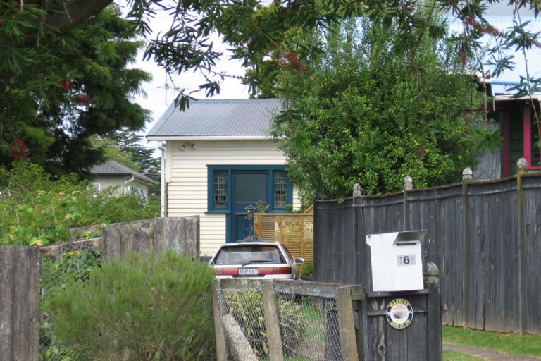 Photo of property in 16 Miro Street, New Lynn, Auckland, 0600