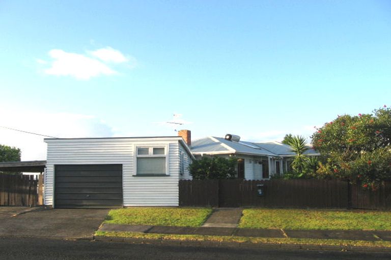 Photo of property in 2/1 Speedy Crescent, Hillcrest, Auckland, 0627