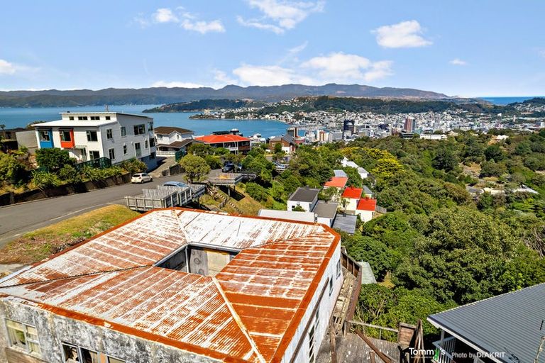 Photo of property in 4 Puketiro Avenue, Northland, Wellington, 6012