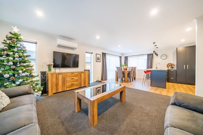 Photo of property in 9 Jack Vaughan Grove, Wainuiomata, Lower Hutt, 5014