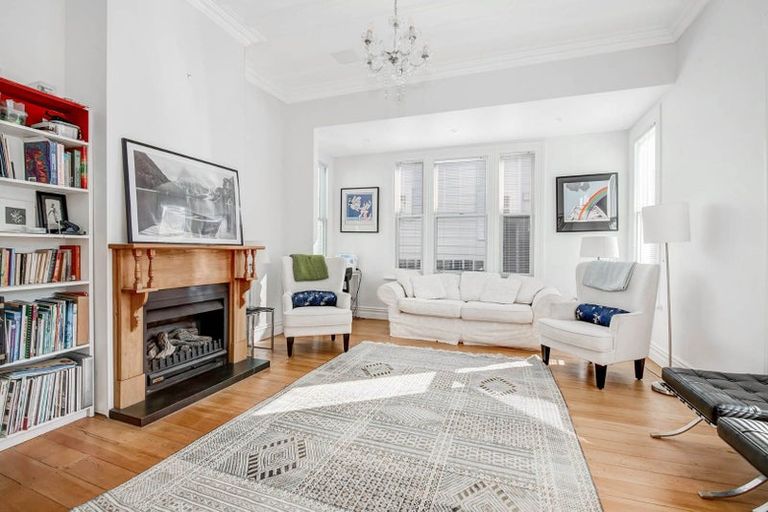 Photo of property in 2 Tainui Road, Devonport, Auckland, 0624