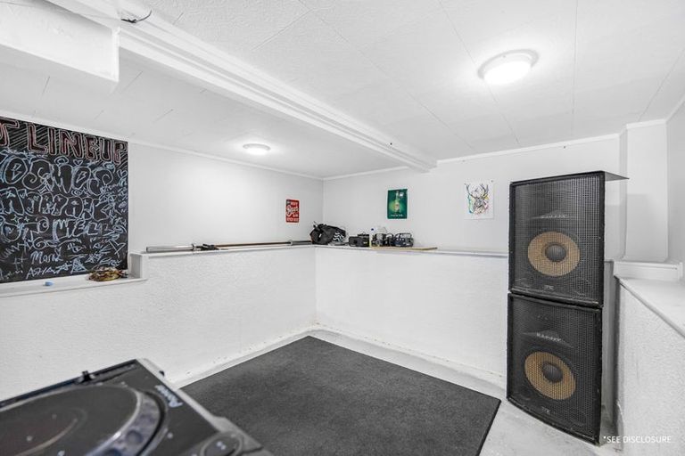 Photo of property in 38 Woodside Road, Massey, Auckland, 0614