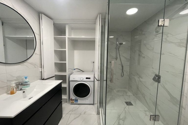 Photo of property in 24a Lyons Avenue, Murrays Bay, Auckland, 0630