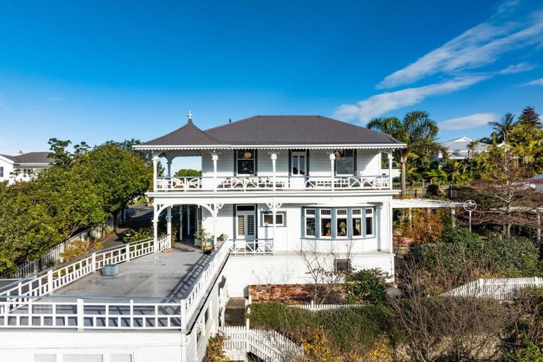 Photo of property in 15 Colenso Avenue, Hospital Hill, Napier, 4110