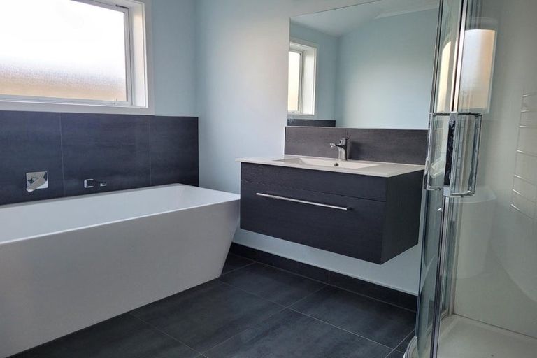 Photo of property in 2 James Kidd Place, Greytown, 5712