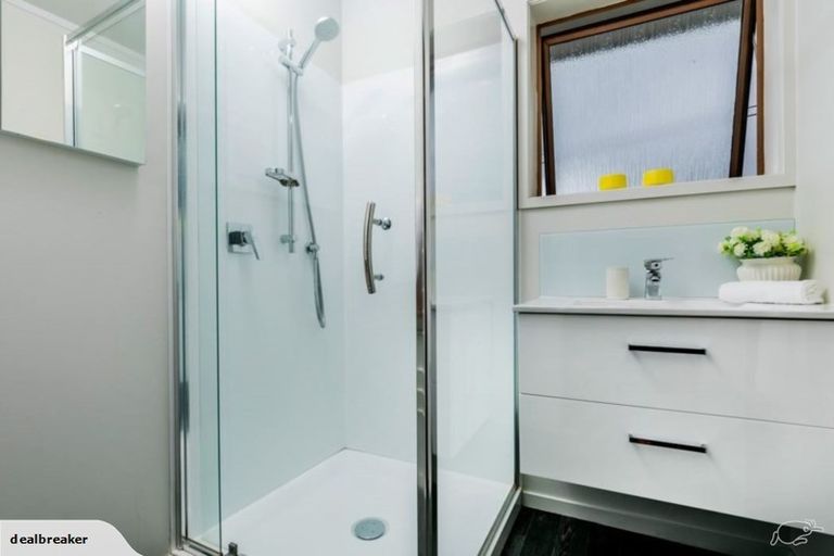 Photo of property in 1/744 Te Atatu Road, Te Atatu Peninsula, Auckland, 0610