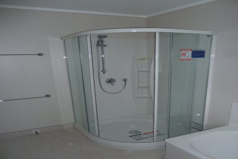 Photo of property in 68a Awaroa Road, Sunnyvale, Auckland, 0612