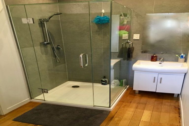 Photo of property in 8a Dodson Avenue, Milford, Auckland, 0620