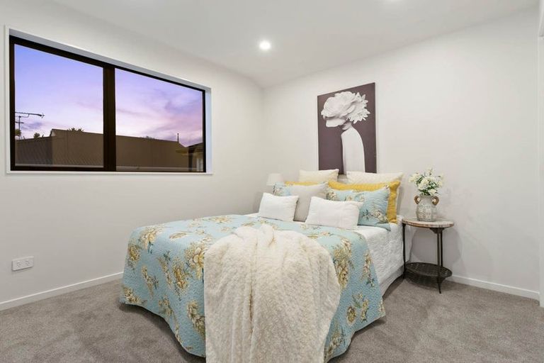 Photo of property in 1f Valron Road, Te Atatu South, Auckland, 0602