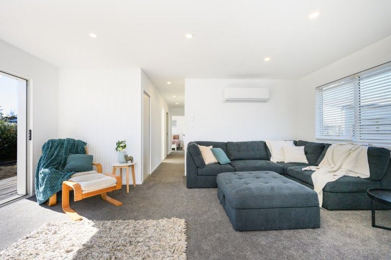 Photo of property in 10 Gladys Place, Kelvin Grove, Palmerston North, 4414