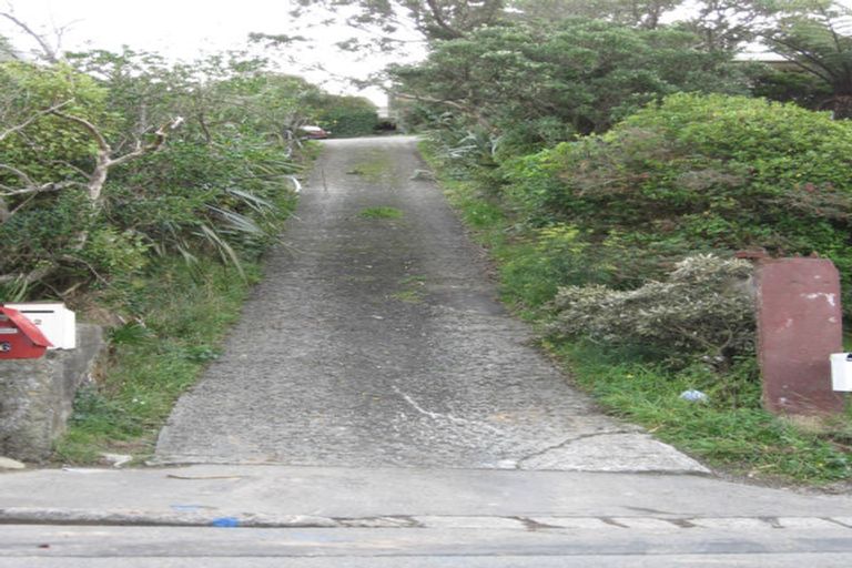 Photo of property in 56 Ruskin Road, Newlands, Wellington, 6037