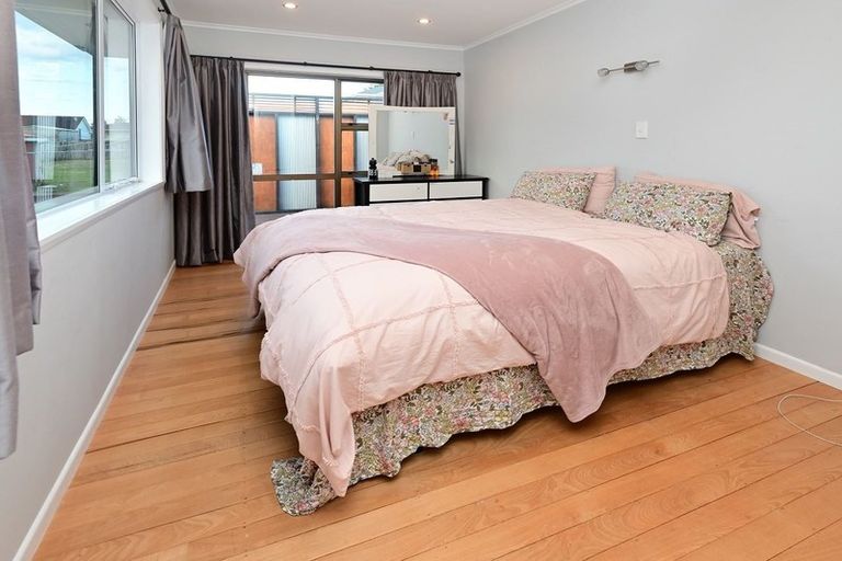 Photo of property in 33 Hill Crescent, Papakura, 2110