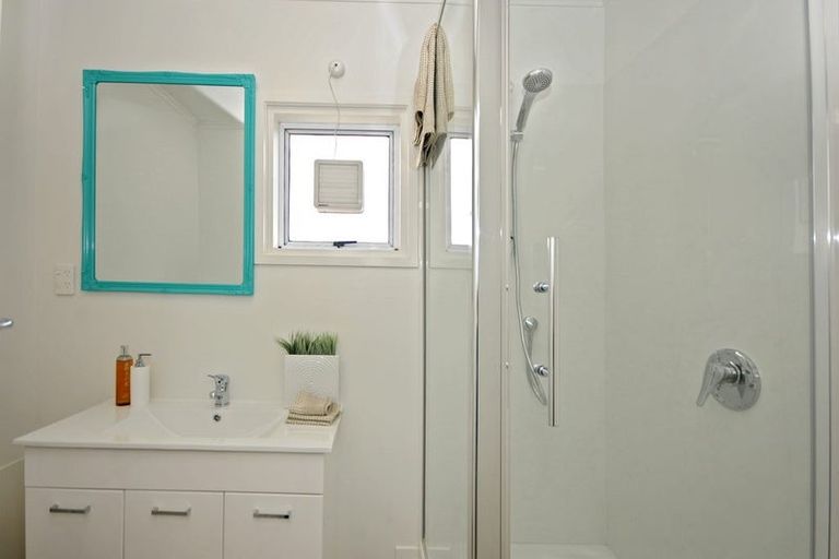 Photo of property in 2f9 Oriental Terrace, Mount Victoria, Wellington, 6011