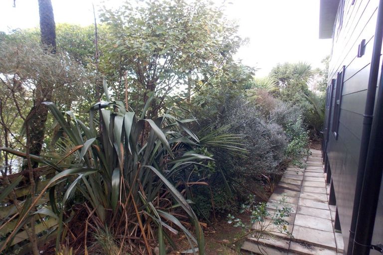 Photo of property in 21a Cotswold Crescent, Newlands, Wellington, 6037