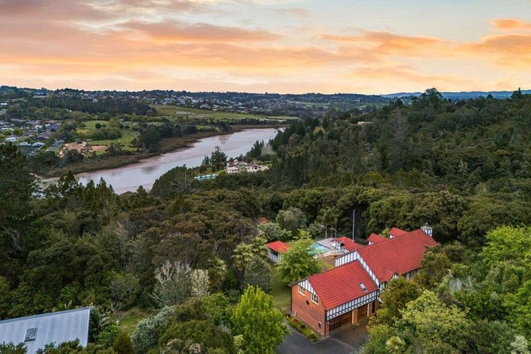 Photo of property in 233 Paremoremo Road, Lucas Heights, Auckland, 0632