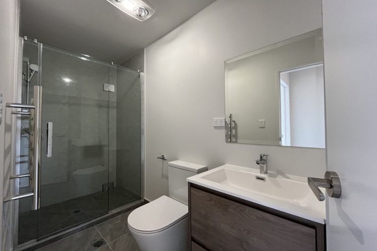 Photo of property in 5 Paetai Lane, Te Atatu Peninsula, 0610