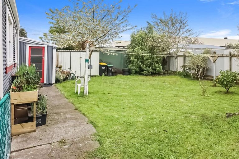 Photo of property in 25 Pakington Street, Westport, 7825