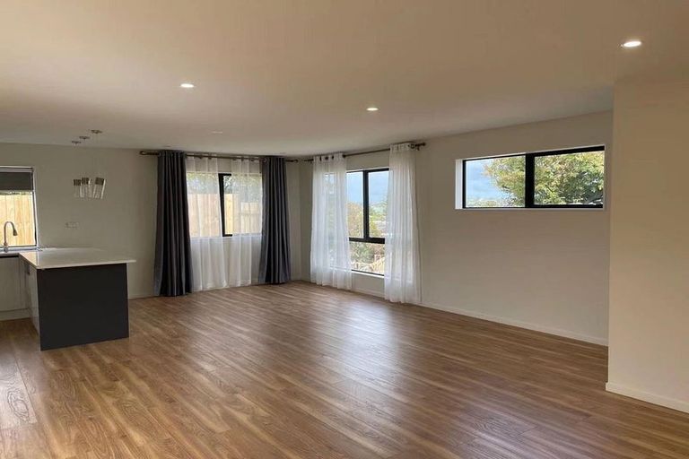 Photo of property in 98 Cardiff Road, Pakuranga, Auckland, 2010