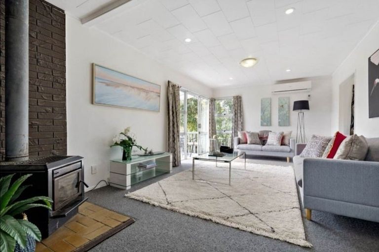 Photo of property in 43 Reynella Drive, Massey, Auckland, 0614