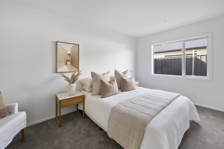 Photo of property in 10 Cassin Place, Taradale, 4112