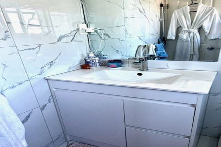 Photo of property in 14 Hawkley Close, Flat Bush, Auckland, 2019