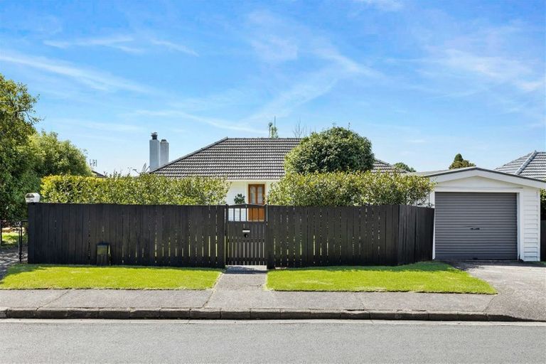 Photo of property in 5 Kervil Avenue, Te Atatu Peninsula, Auckland, 0610