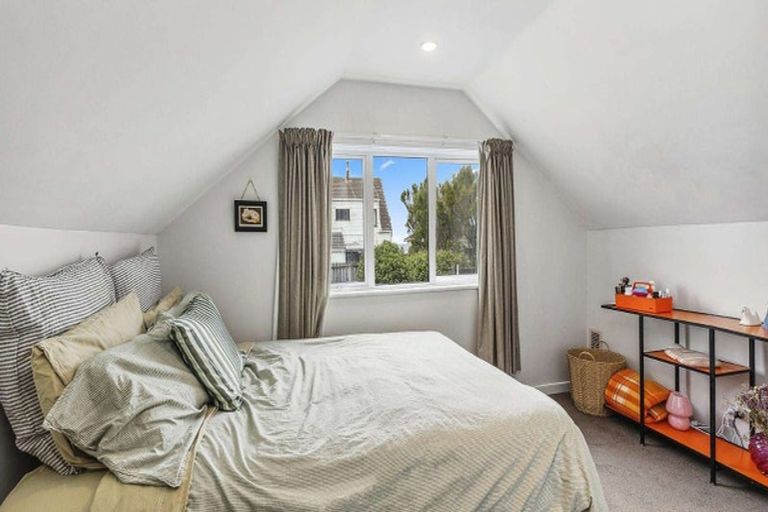 Photo of property in 101 Apu Crescent, Lyall Bay, Wellington, 6022