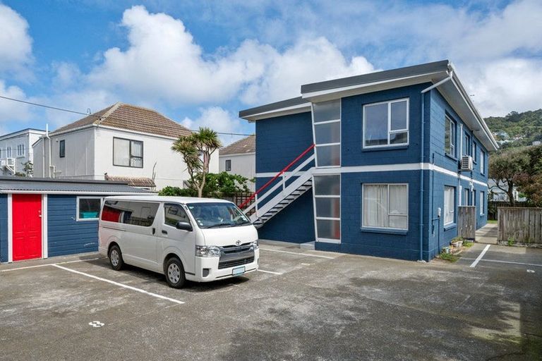Photo of property in 8/218 Onepu Road, Lyall Bay, Wellington, 6022