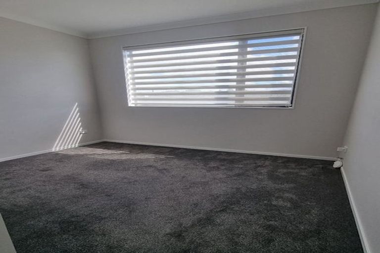 Photo of property in 320c Royal Road, Massey, Auckland, 0614