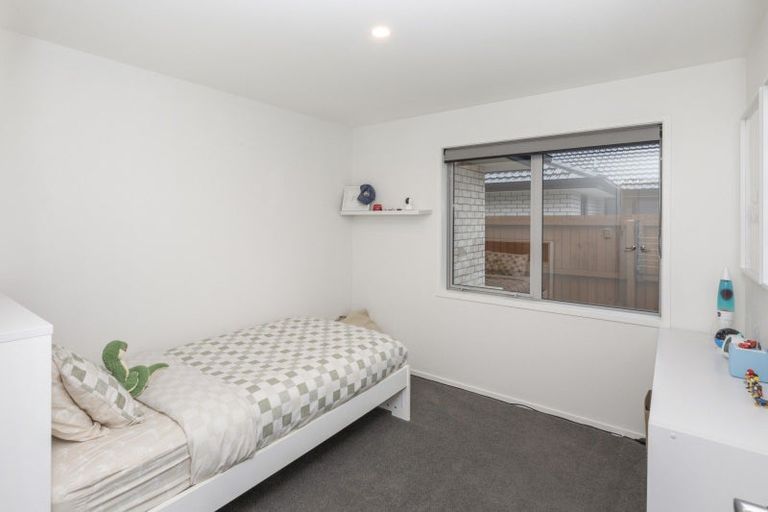 Photo of property in 28 Evelyn Crescent, Marshland, Christchurch, 8083