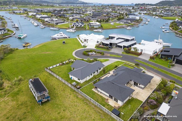 Photo of property in 15 Lady Jocelyn Place, Whitianga, 3510