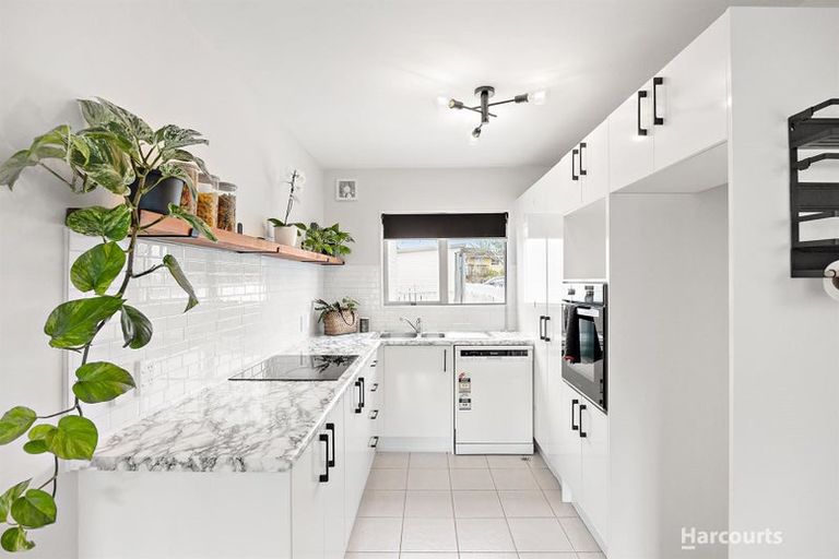 Photo of property in 1/3 Hulme Place, Henderson, Auckland, 0612