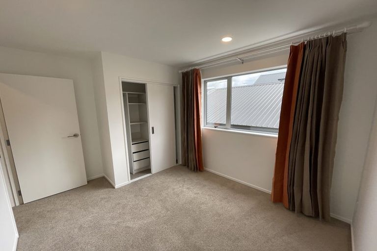 Photo of property in 17 Paparahi Place, Wainui, 0992