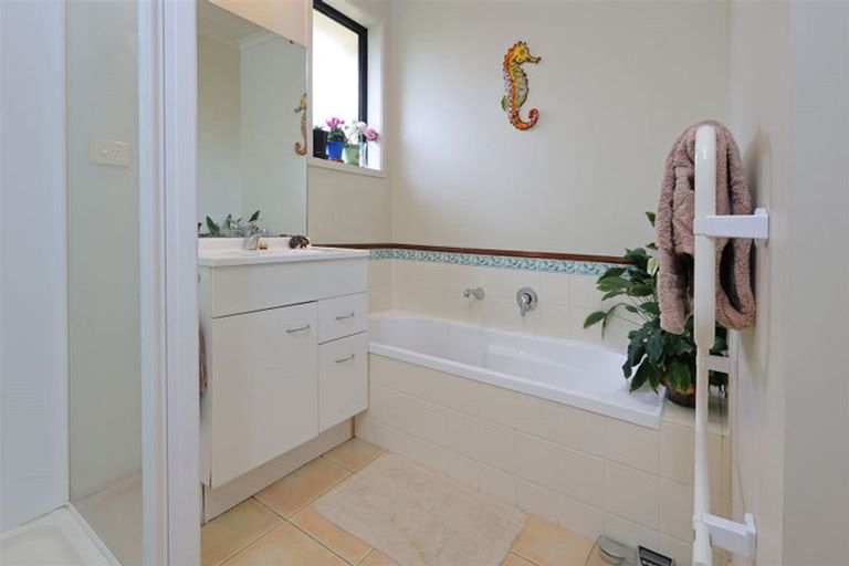 Photo of property in 7 Brookwood Drive, Henderson, Auckland, 0612