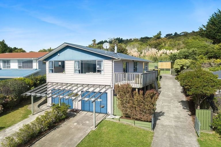 Photo of property in 14 Hicks Close, Whitby, Porirua, 5024