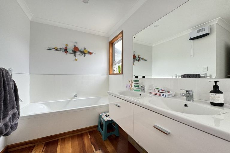 Photo of property in 4 Chorley Grove, Churton Park, Wellington, 6037