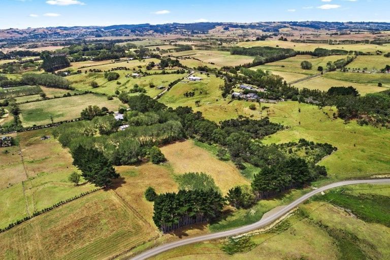 Photo of property in 232 Rimmer Road, Helensville, 0875