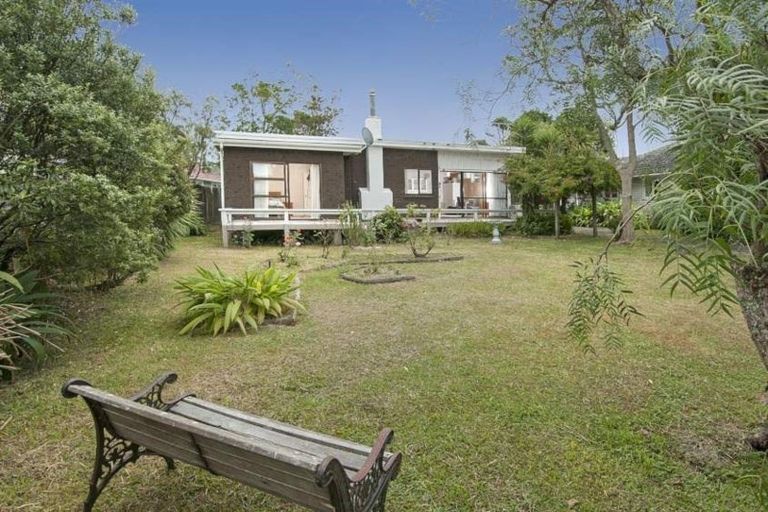 Photo of property in 21 Ranui Station Road, Ranui, Auckland, 0612