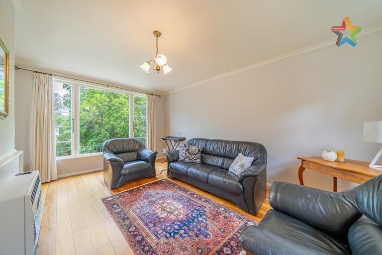 Photo of property in 1 Woodvale Grove, Fairfield, Lower Hutt, 5011