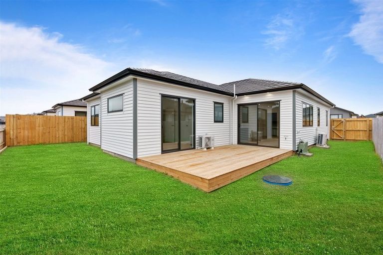 Photo of property in 4 Parton Road, Pukekohe, 2120