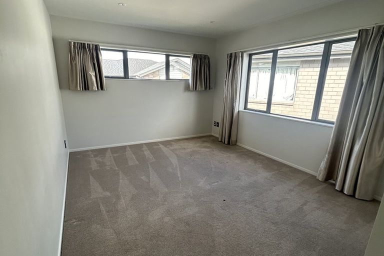 Photo of property in 25 Bordeaux Parade, Te Atatu South, Auckland, 0610