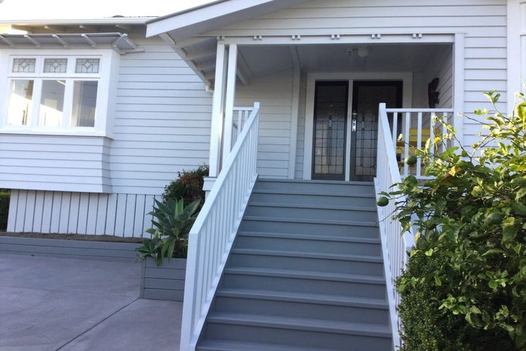 Photo of property in 1/46 Old Lake Road, Narrow Neck, Auckland, 0624