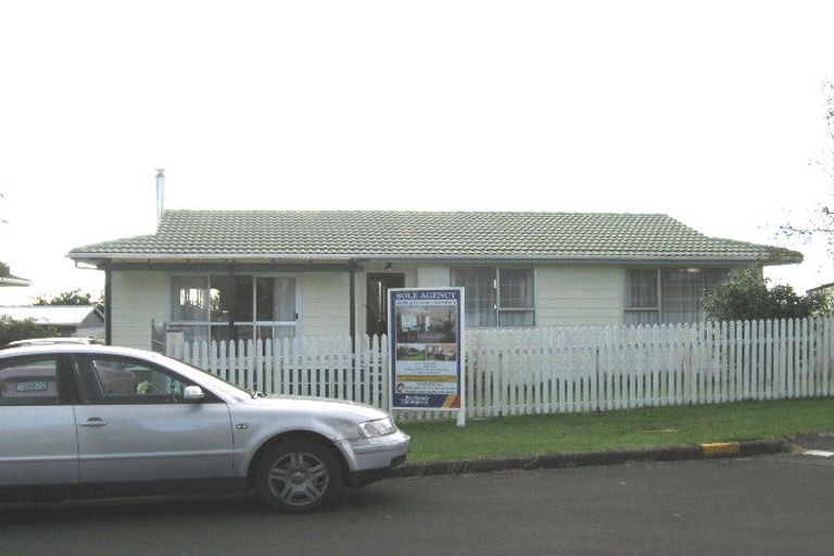 Photo of property in 8 Hazelmay Place, Bucklands Beach, Auckland, 2014
