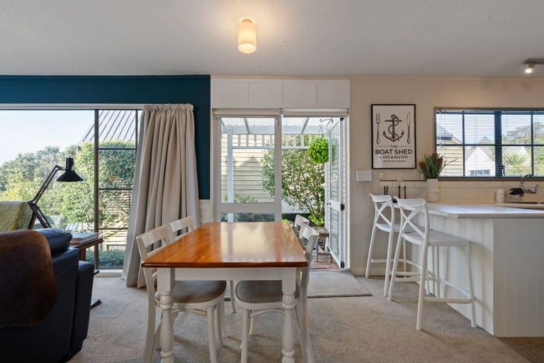 Photo of property in 8a Cassis Place, Crofton Downs, Wellington, 6035