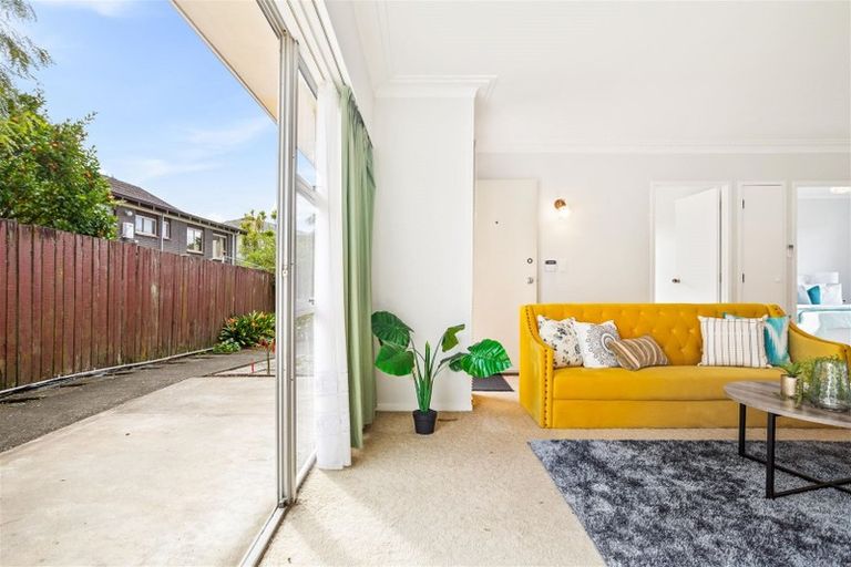 Photo of property in 2/8 Pamela Place, New Lynn, Auckland, 0600